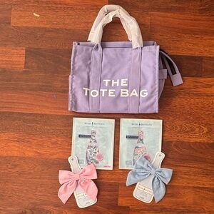 'THE TOTE BAG' w/ 2 bottle bows & 2 bottle wraps